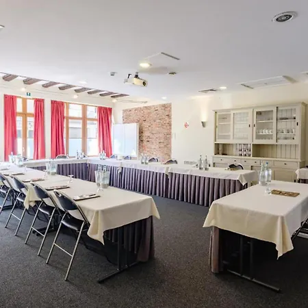 Budget By River Hotel *